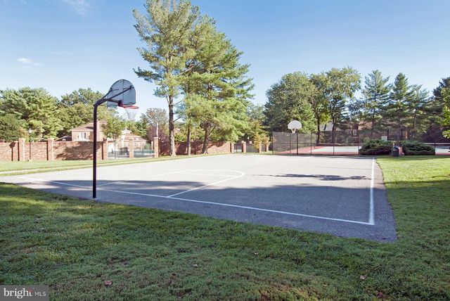 11400 DORCHESTER LN, Rockville, MD 20852
