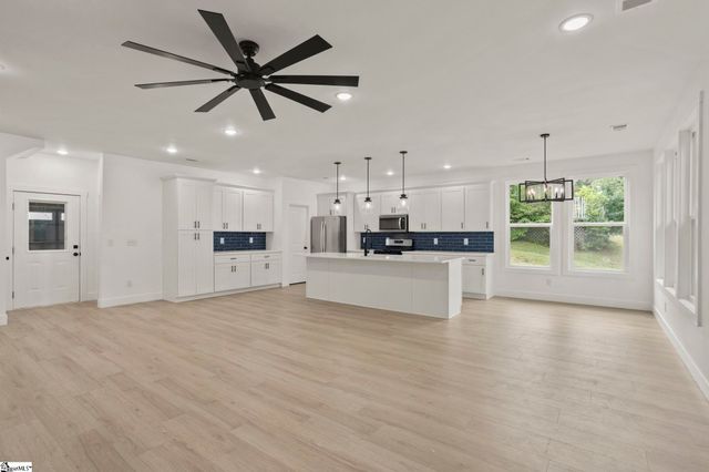 129 Faulkner Circle, Greer, SC 29651