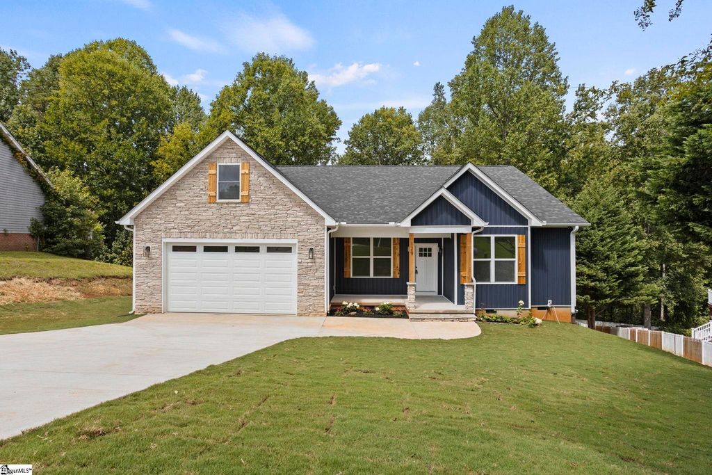 129 Faulkner Circle, Greer, SC 29651