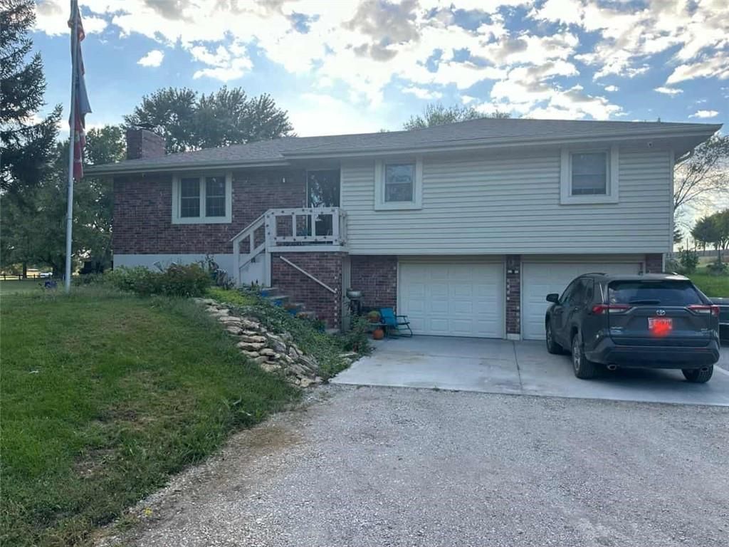 10422 S Outer Belt Road, Oak Grove, MO 64075