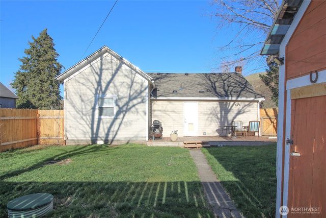 502 Tucannon Street, Starbuck, WA 99359