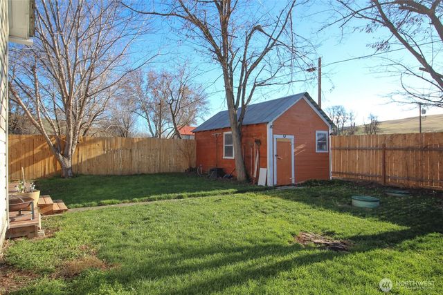 502 Tucannon Street, Starbuck, WA 99359