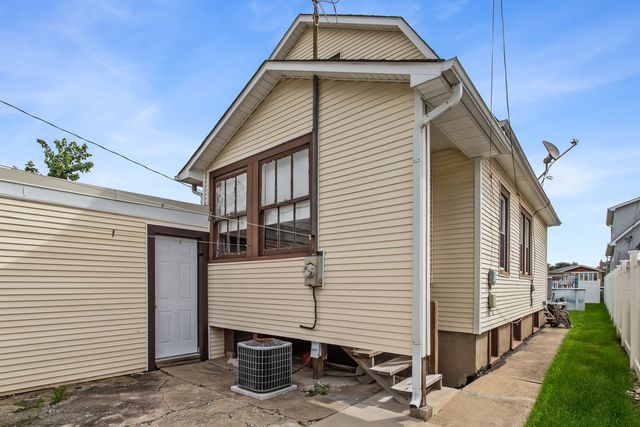 3872 N Ottawa Avenue, Chicago, IL 60634