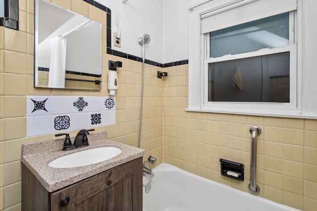 3872 N Ottawa Avenue, Chicago, IL 60634