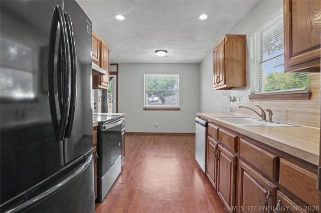 2973 W 112th Place S, Jenks, OK 74037