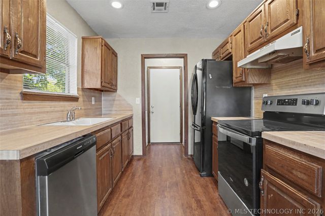 2973 W 112th Place S, Jenks, OK 74037