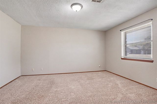 2973 W 112th Place S, Jenks, OK 74037