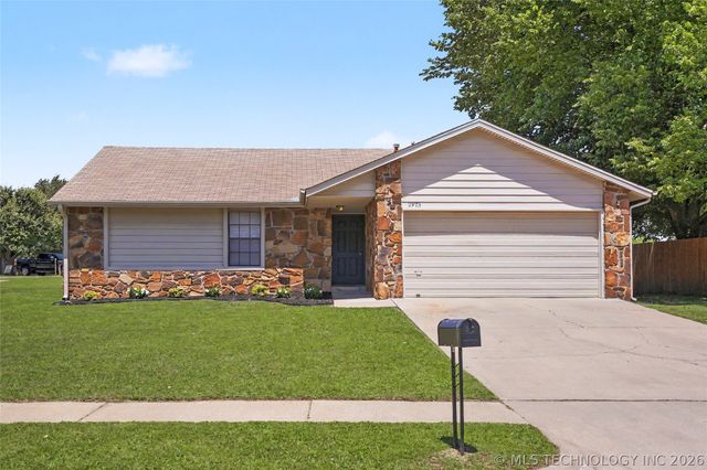 2973 W 112th Place S, Jenks, OK 74037