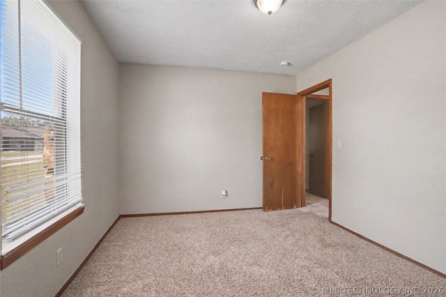 2973 W 112th Place S, Jenks, OK 74037