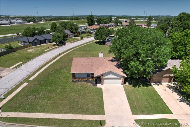 2973 W 112th Place S, Jenks, OK 74037