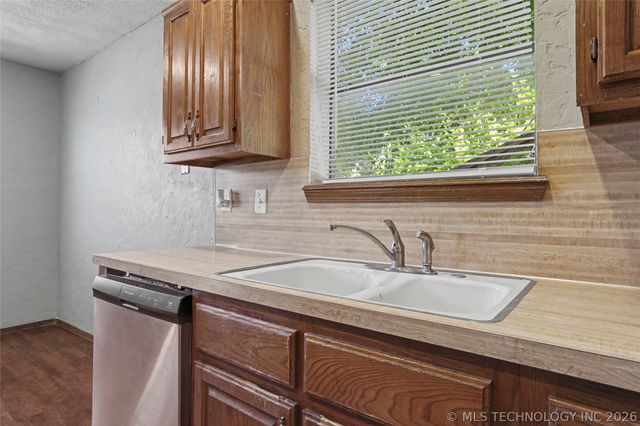 2973 W 112th Place S, Jenks, OK 74037