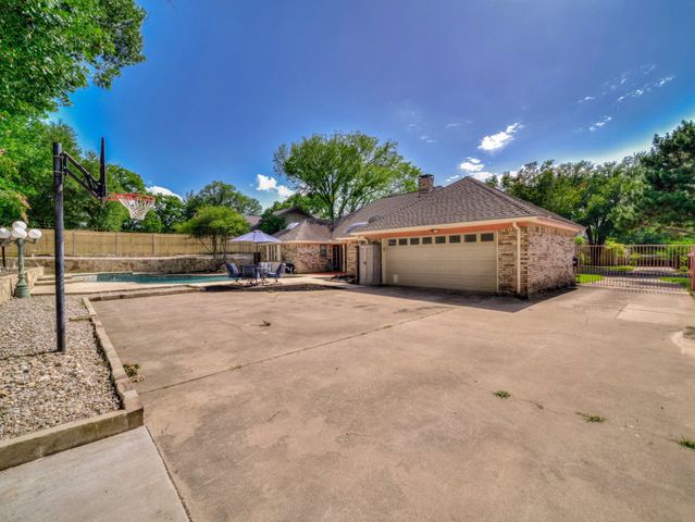 3808 Cambridge Circle E, Bedford, TX 76021