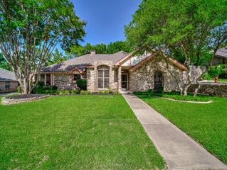 3808 Cambridge Circle E, Bedford, TX 76021