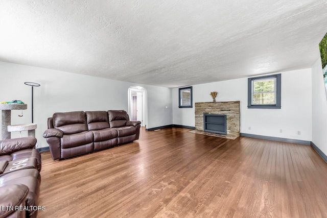 150 Yarnell Rd, Clinton, TN 37716