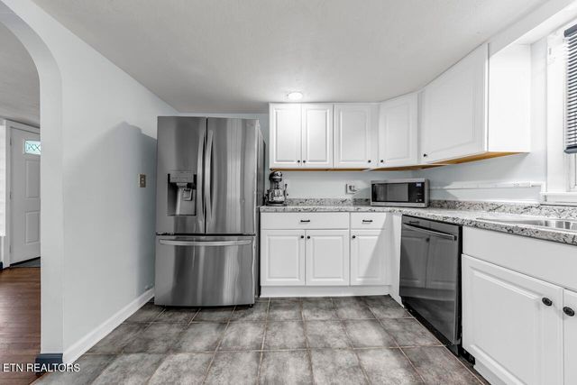 150 Yarnell Rd, Clinton, TN 37716