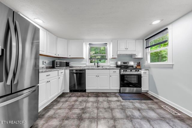 150 Yarnell Rd, Clinton, TN 37716