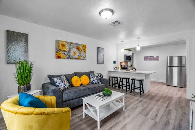 2250 AREBA Street A, Dallas, TX 75203