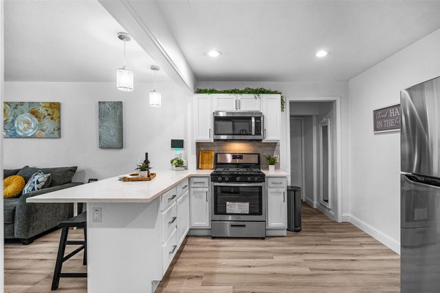 2250 AREBA Street A, Dallas, TX 75203