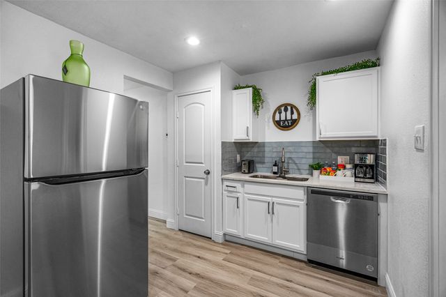 2250 AREBA Street A, Dallas, TX 75203