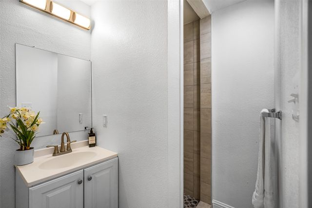 2250 AREBA Street A, Dallas, TX 75203