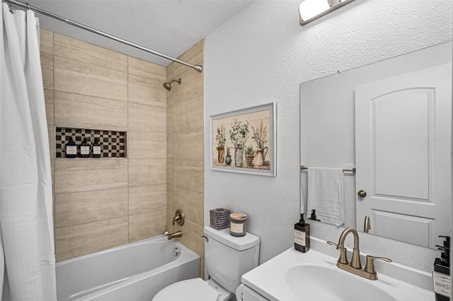 2250 AREBA Street A, Dallas, TX 75203