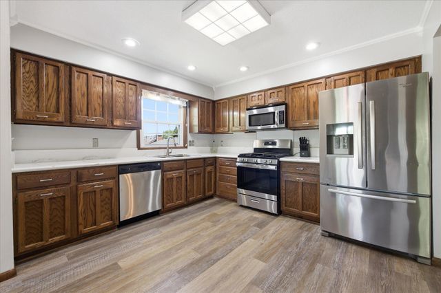 15873 Hayes Trail Court, Apple Valley, MN 55124