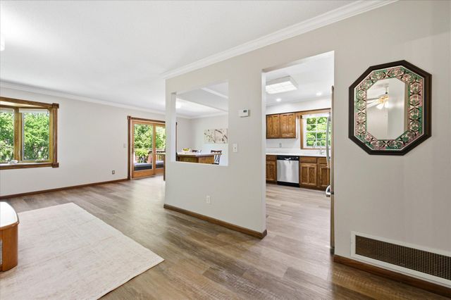 15873 Hayes Trail Court, Apple Valley, MN 55124