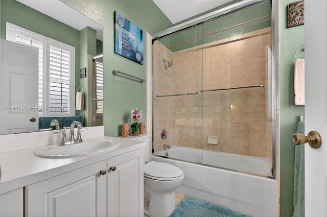 661 NW 21st Ave, Pompano Beach, FL 33069