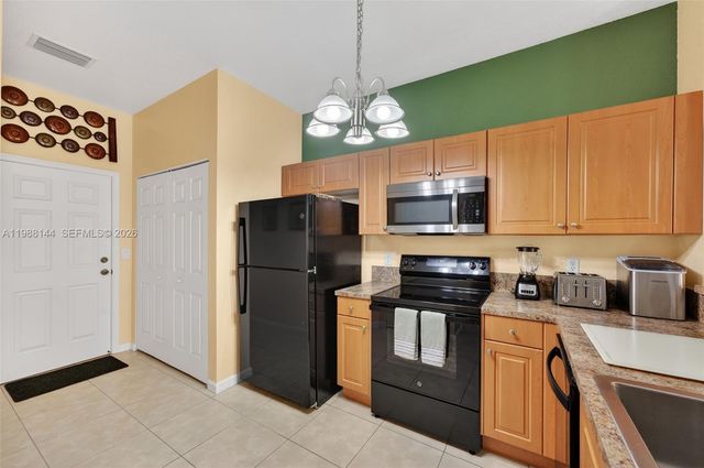 661 NW 21st Ave, Pompano Beach, FL 33069