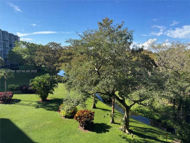 625 Oaks Dr 503, Pompano Beach, FL 33069
