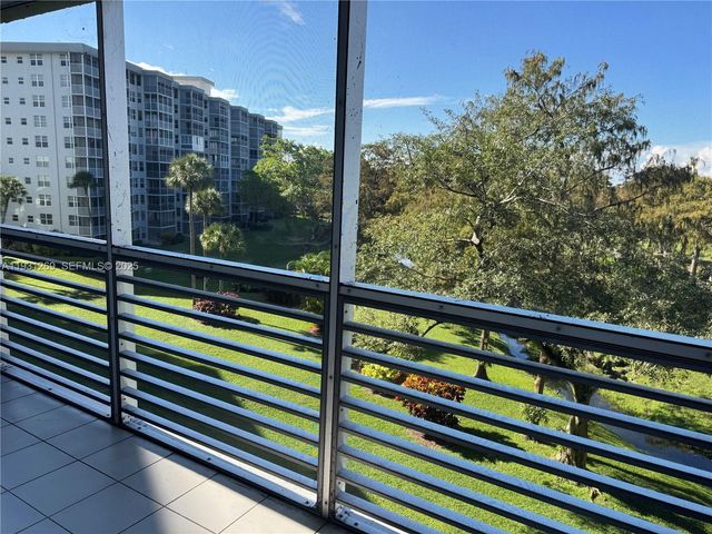 625 Oaks Dr 503, Pompano Beach, FL 33069