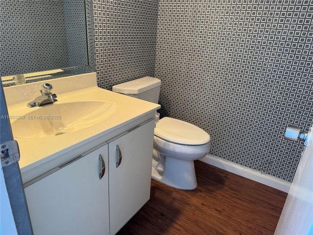 625 Oaks Dr 503, Pompano Beach, FL 33069