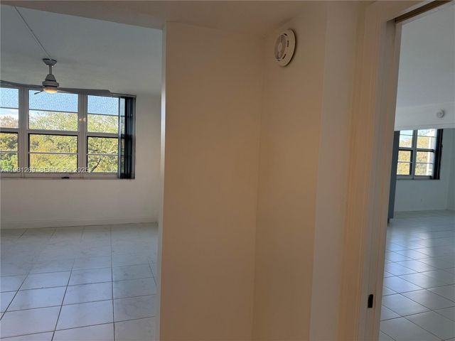 625 Oaks Dr 503, Pompano Beach, FL 33069