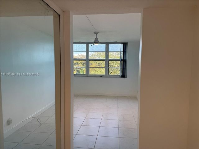 625 Oaks Dr 503, Pompano Beach, FL 33069