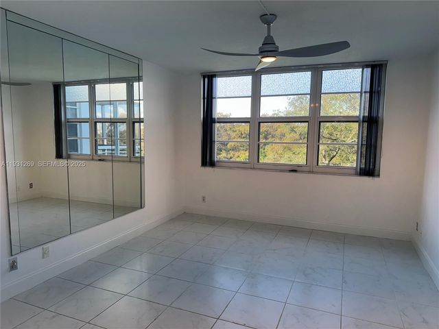 625 Oaks Dr 503, Pompano Beach, FL 33069