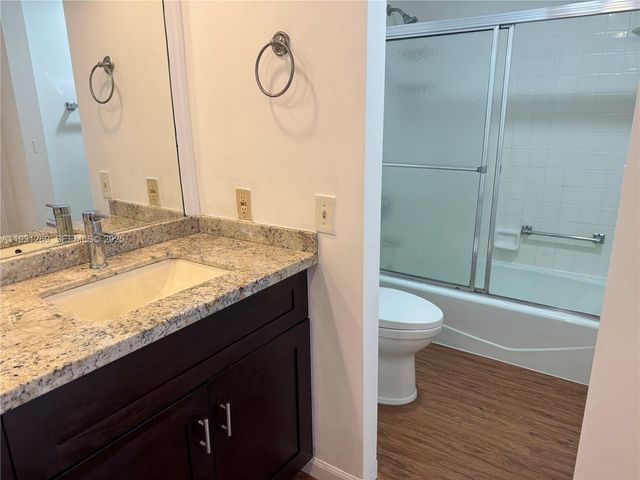 625 Oaks Dr 503, Pompano Beach, FL 33069