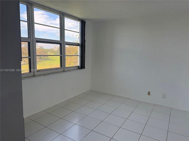 625 Oaks Dr 503, Pompano Beach, FL 33069