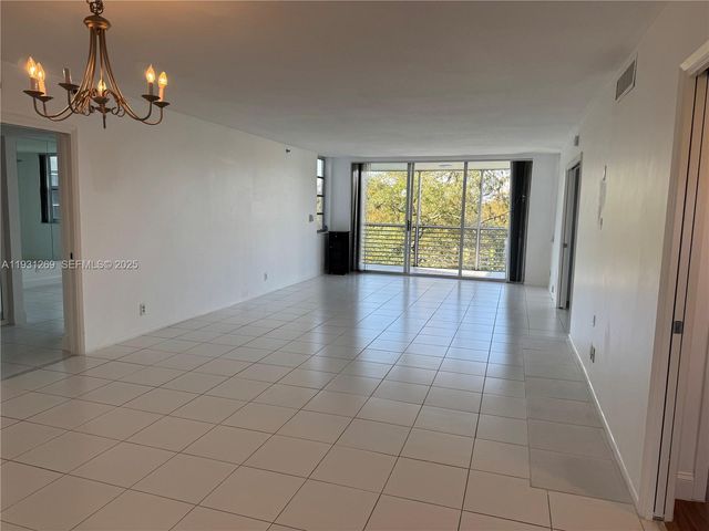 625 Oaks Dr 503, Pompano Beach, FL 33069