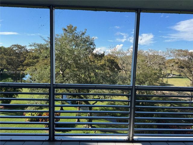 625 Oaks Dr 503, Pompano Beach, FL 33069