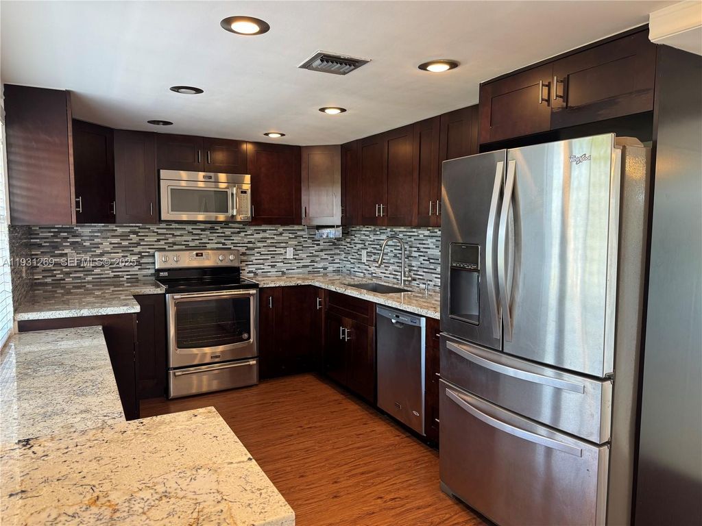 625 Oaks Dr 503, Pompano Beach, FL 33069