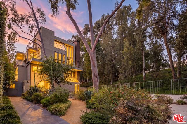 11601 Montana Avenue PH7, Los Angeles, CA 90049