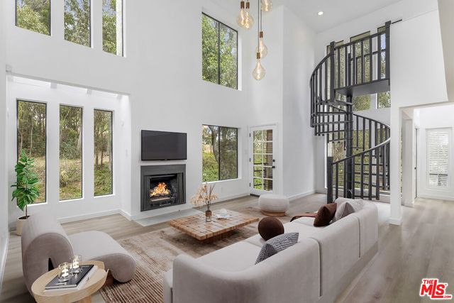 11601 Montana Avenue PH7, Los Angeles, CA 90049