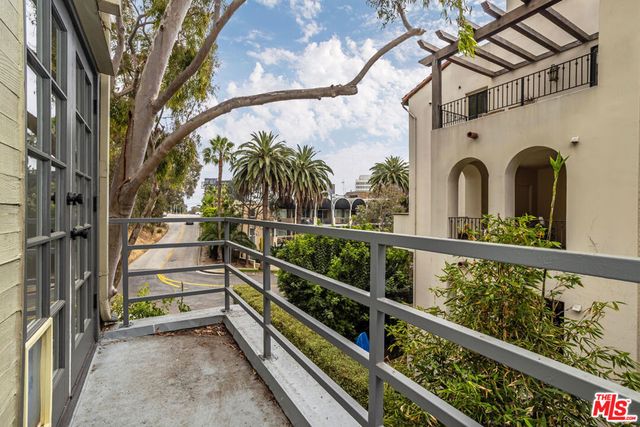 11601 Montana Avenue PH7, Los Angeles, CA 90049
