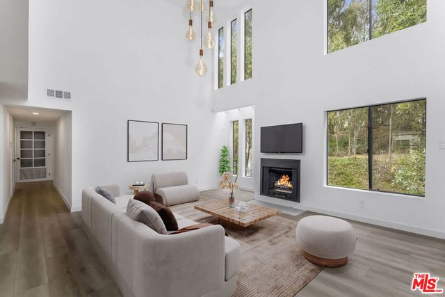 11601 Montana Avenue PH7, Los Angeles, CA 90049