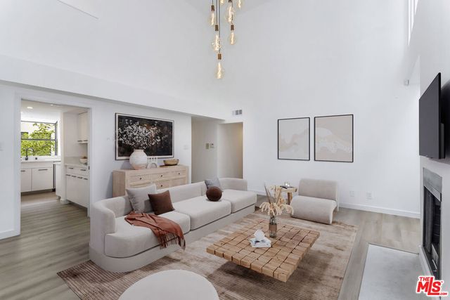 11601 Montana Avenue PH7, Los Angeles, CA 90049