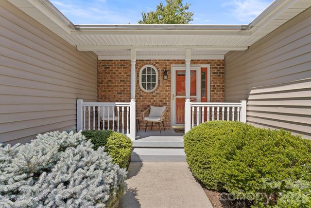 237 Charlestown Drive, Hendersonville, NC 28792