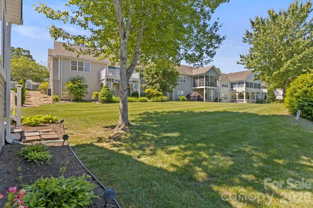 237 Charlestown Drive, Hendersonville, NC 28792