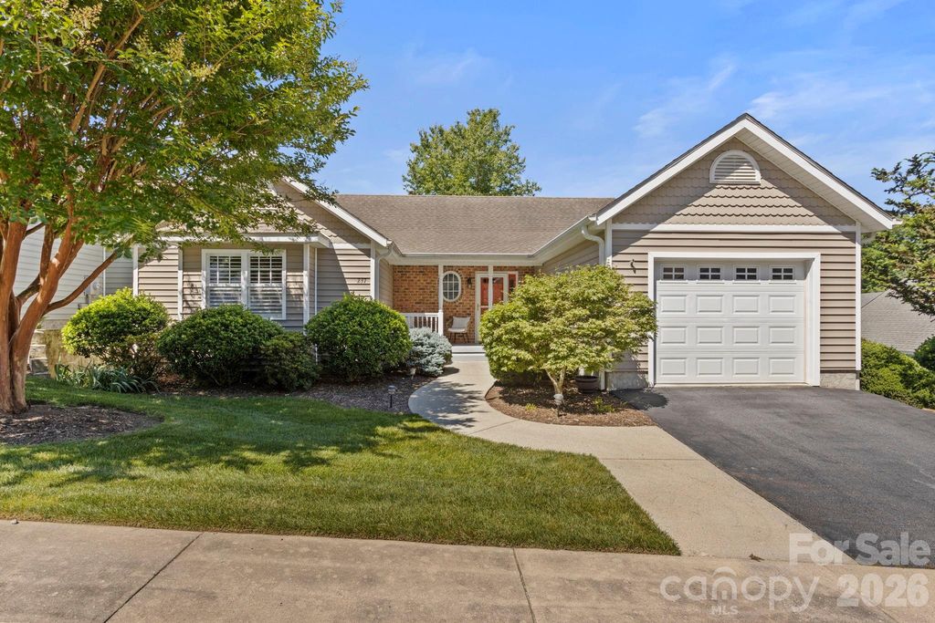 237 Charlestown Drive, Hendersonville, NC 28792