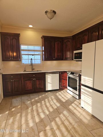 7726 W Falcon Circle, Ocean Springs, MS 39564