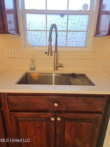 7726 W Falcon Circle, Ocean Springs, MS 39564